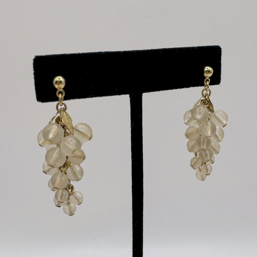 AVON Vintage 1989 Frosted Grapes Dangle Earrings